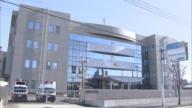 【福岡】原付バイクに2人乗りでパトカーを“棒”で叩いた疑い　15歳の男2人が乗った原付バイクは逃走するも車に追突され転倒